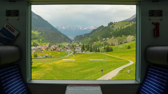 SWITZERLAND-WORLD HERITAGE-RHAETIAN RAILWAY-ALBULA-BERNINA 