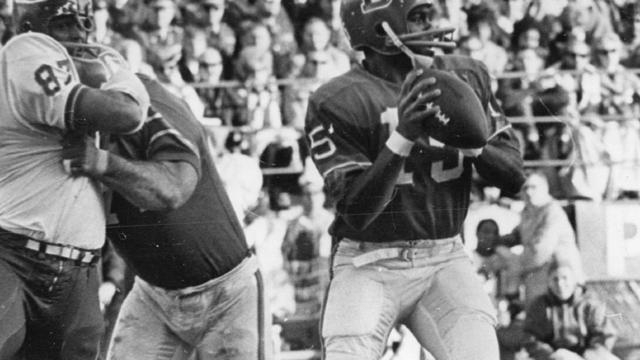 DEC 14 1968, DEC 15 1968; Denver Broncos (Action); Denver quarterback Marlin Briscoe is unaware that 