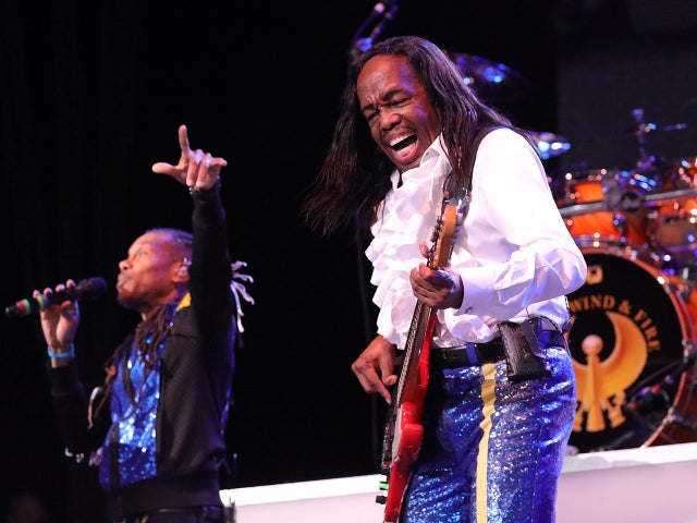 ewf-bassist-verdine-white-jake-barlow-070222.jpg 
