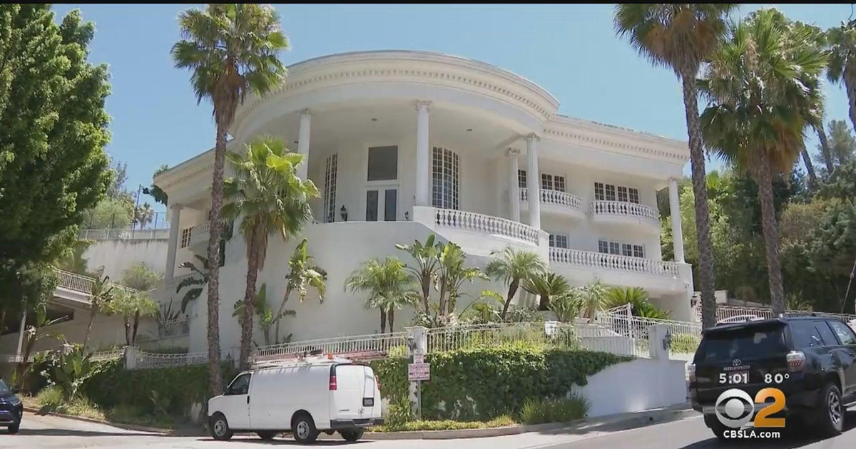 Man, 37, fatally shot near his vehicle in Encino; suspect at large