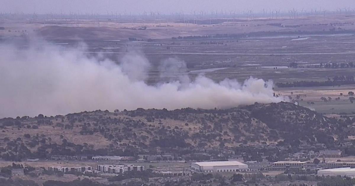 4-alarm grass fire burning in Cordelia triggers evacuation warning ...