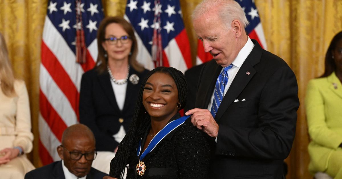 Biden presents Presidential Medal of Freedom to Simone Biles Gabrielle Giffords and 14 others – CBS News