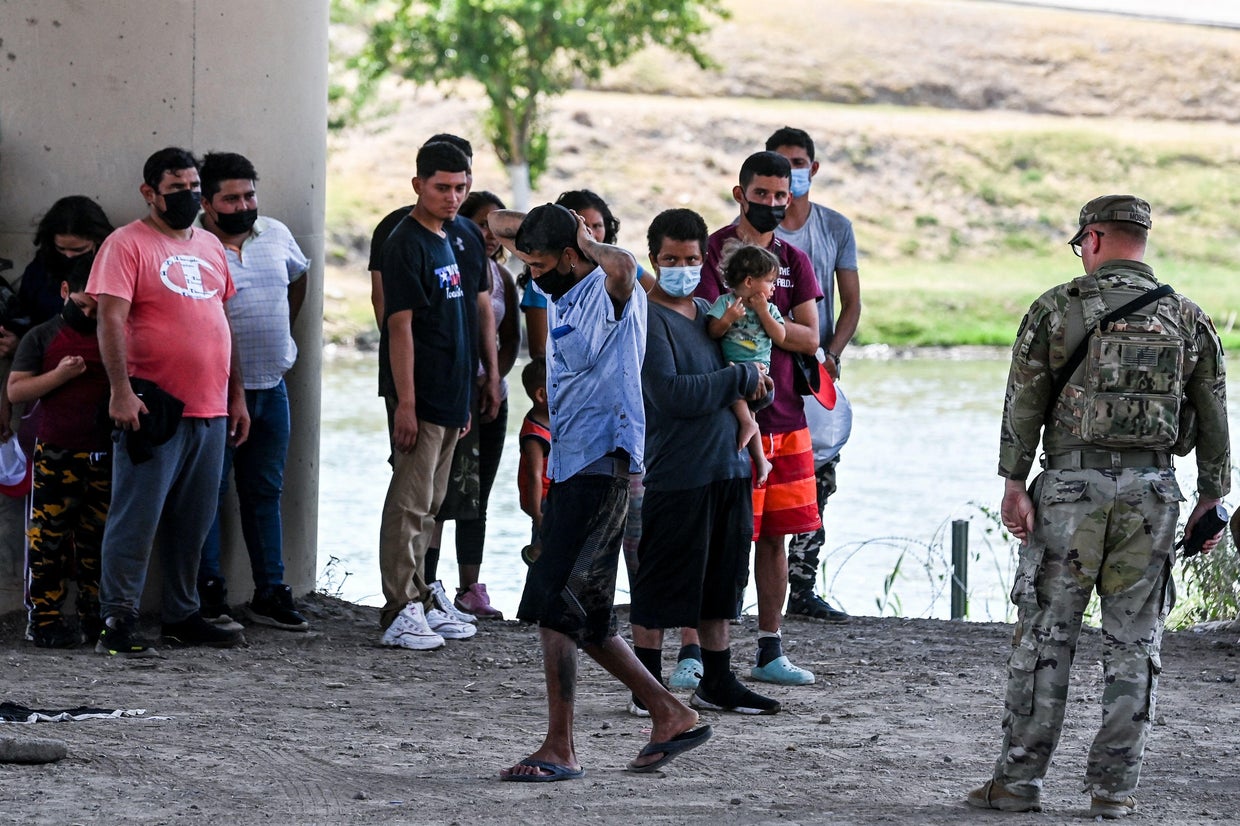 Greg Abbott authorizes Texas officials to arrest migrants and transport ...