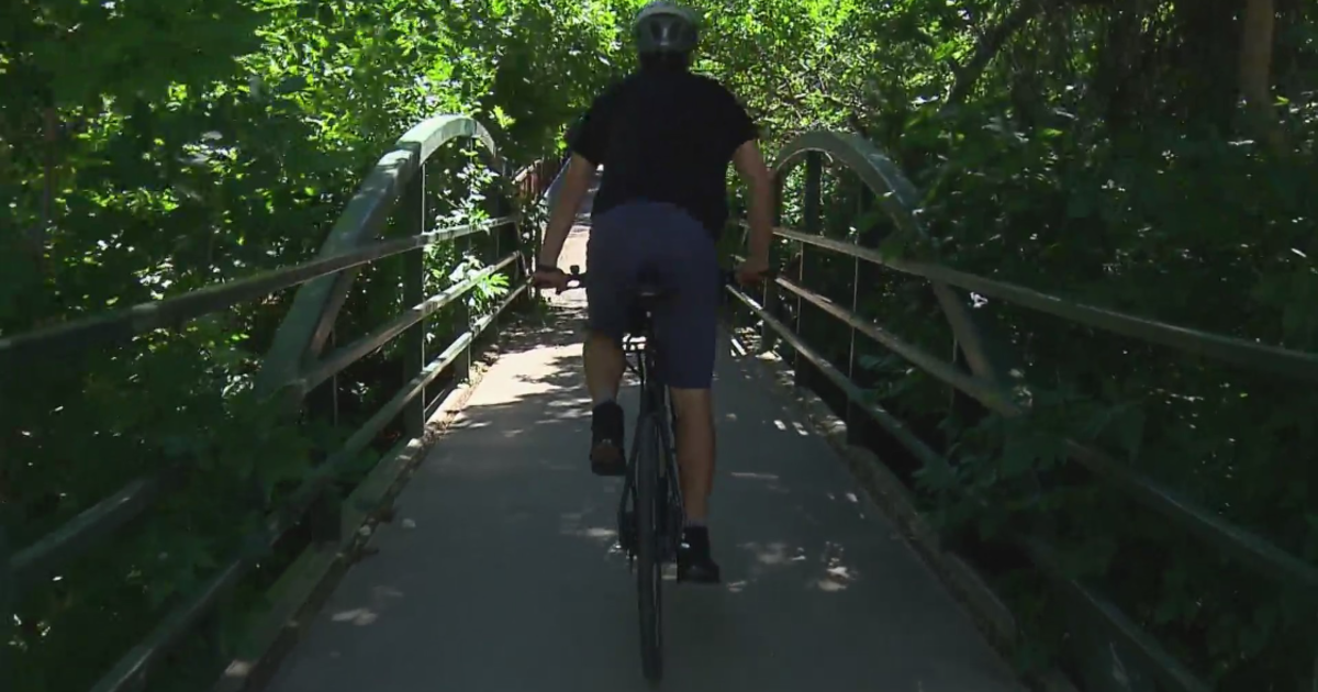 Cyclists in Denver metro area use High Line Canal to piece together safe biking routes - CBS News