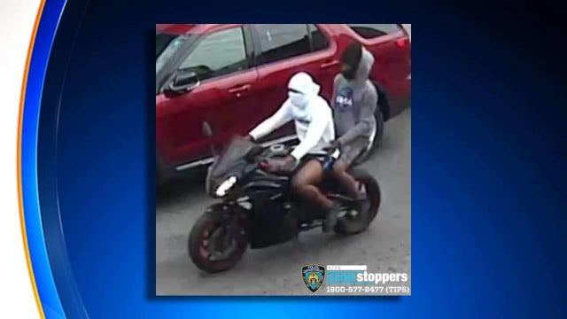 queens-robbery-pattern-suspects-on-moped.jpg 
