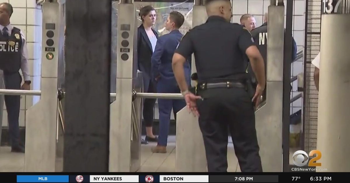 15-year-old boy faces murder charges in deadly subway stabbing - CBS ...