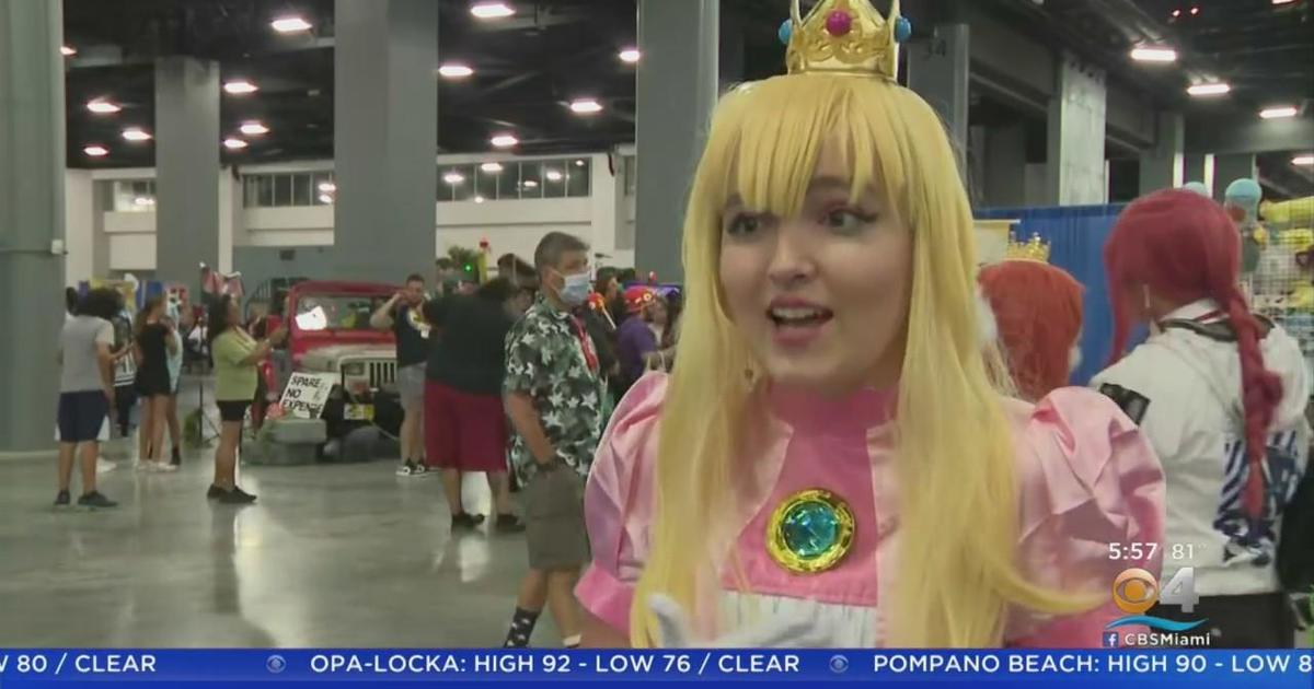 Thousands attend Florida Supercon on Miami Beach CBS Miami