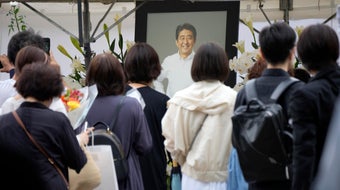 Thousands flock to pay last respects to Japan's Shinzo Abe 