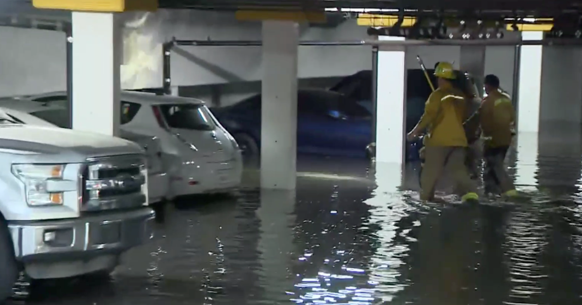 Water main break causes flooding in West Hollywood - CBS Los Angeles