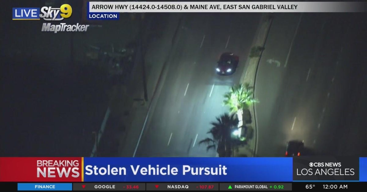 Deputies in pursuit of suspected stolen vehicle driver - CBS Los Angeles