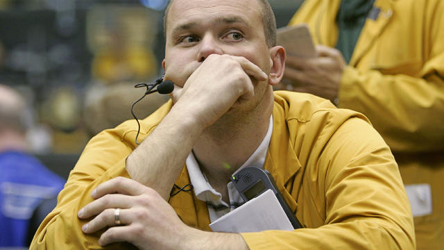 A clerk waits for the Fed announcement o 