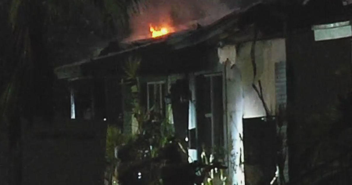 Hollywood police stand off ends with person in custody, fire on roof of home