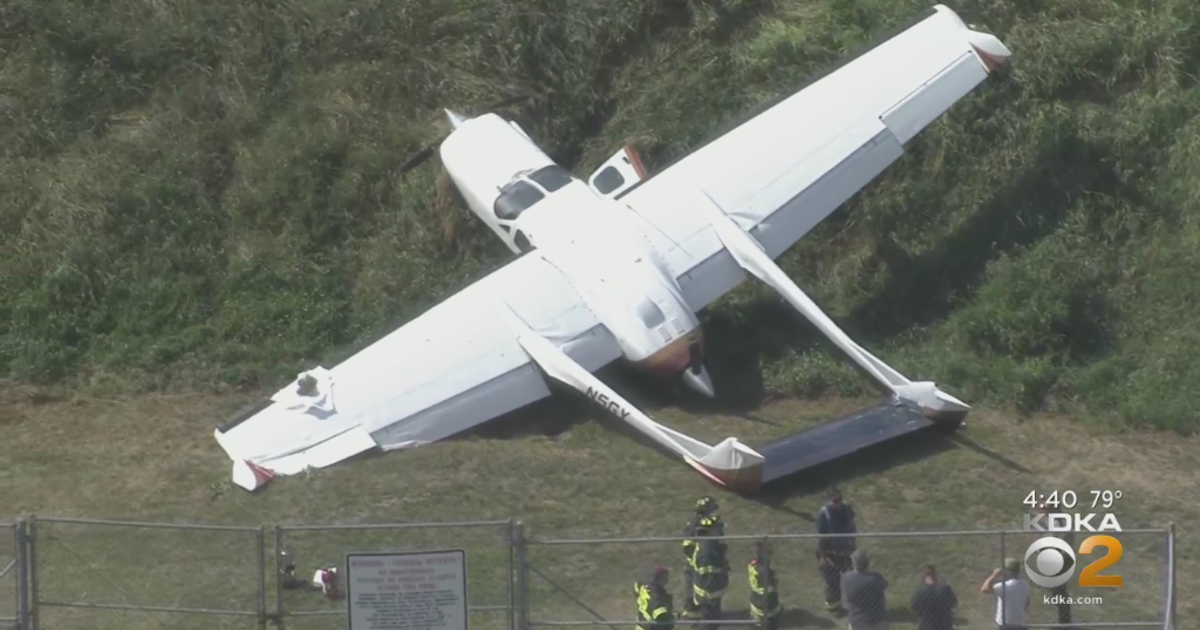 Small plane slides off runway at Rostraver Airport - CBS Pittsburgh