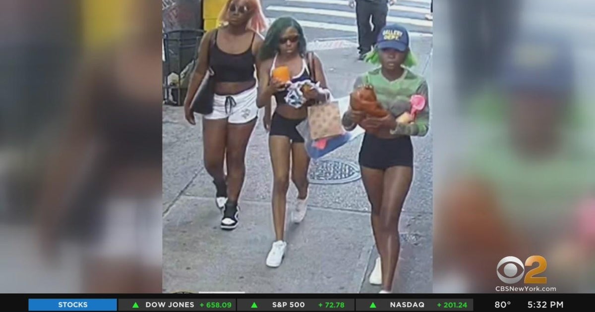 Search for 3 suspects in assault on board MTA bus in Queens - CBS New York