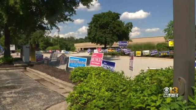 early-voting-campaign-signs-2022-07-14.jpg 