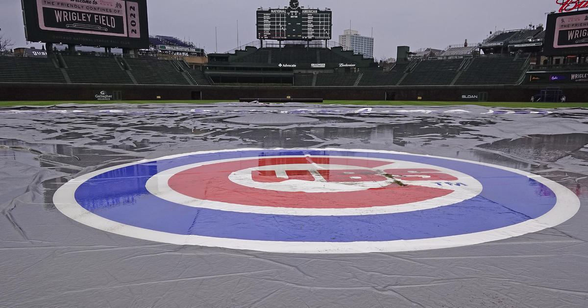 Wrigley Field last night a few minutes before first pitch : r/chicago