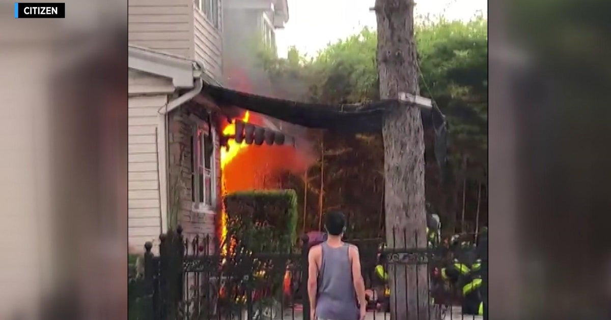 4 hurt in Queens house fire - CBS New York