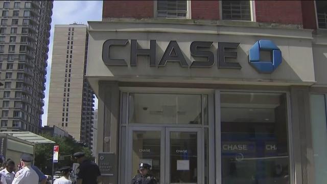 chase-bank-upper-east-side-security-guard-stabbed.jpg 