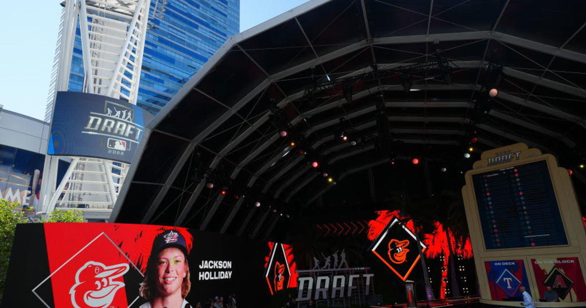 No. 1 pick Jackson Holliday signs with Orioles for $8.19M