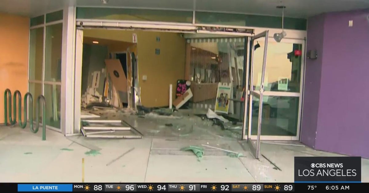 Car crashes into library in South LA before fleeing from scene - CBS ...