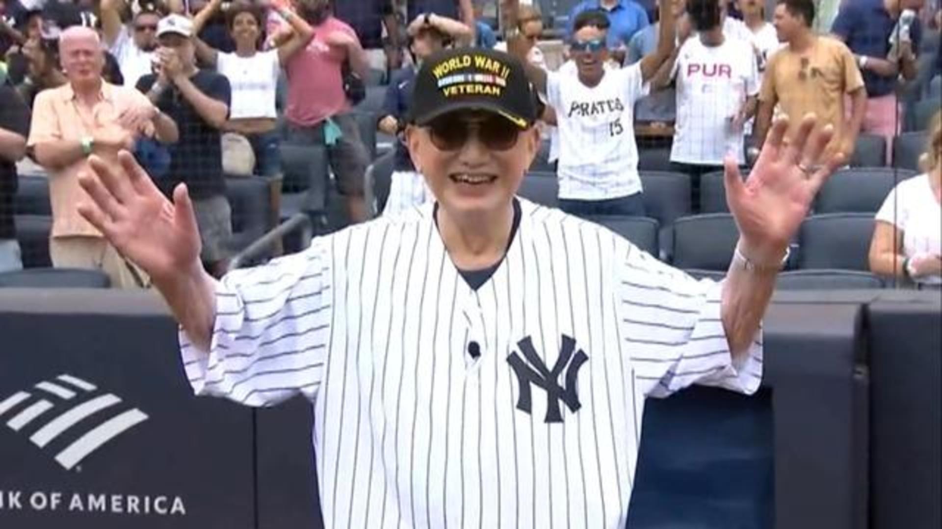 104-year-old WWII veteran honored at Yankee Stadium on Memorial Day, makes  history