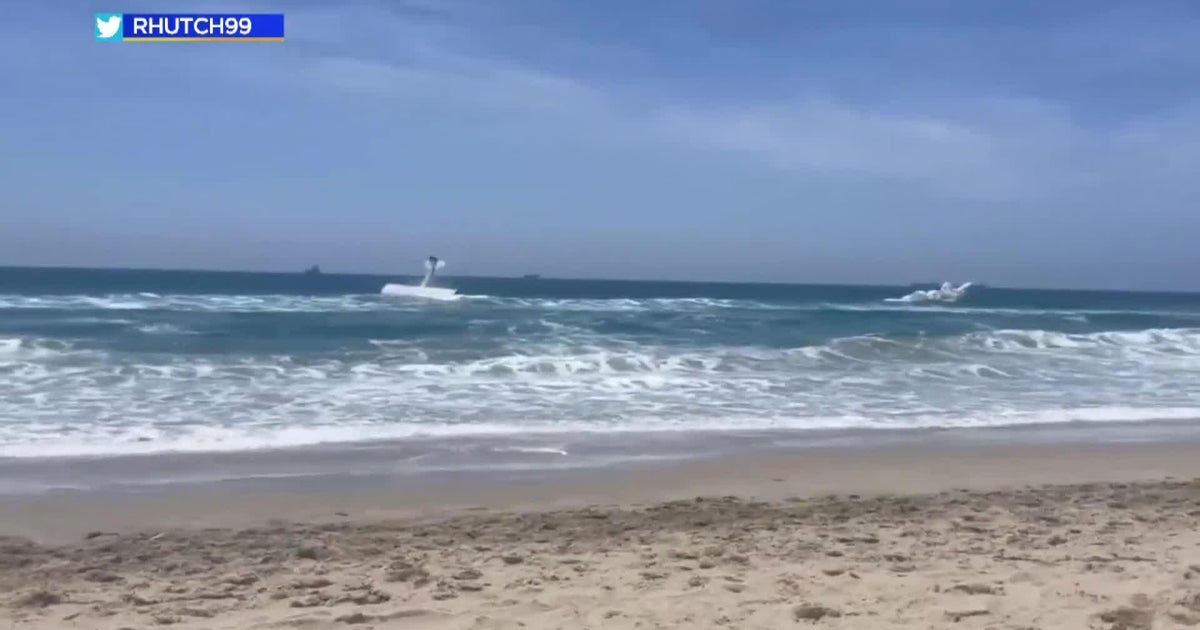 Caught on camera Small plane crashes into water in Huntington Beach