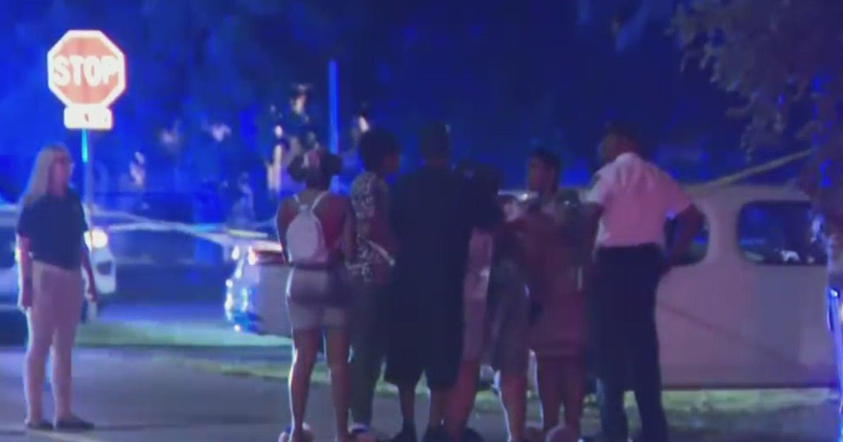 Man found fatally shot outside home in Sunrise
