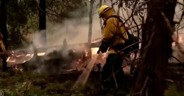 Crews gain ground against California's Oak Fire CBS News