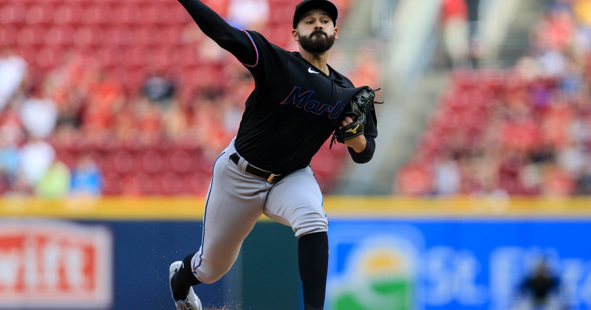 López fans 11 in 7 dominant innings, Marlins edge Reds 2-1