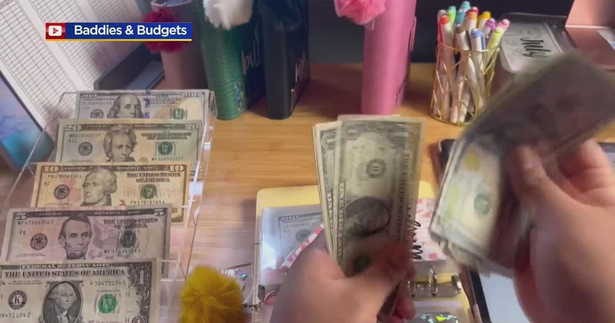 TikToker turns to 'cash stuffing' and other financial tips for young people  - CBS Chicago