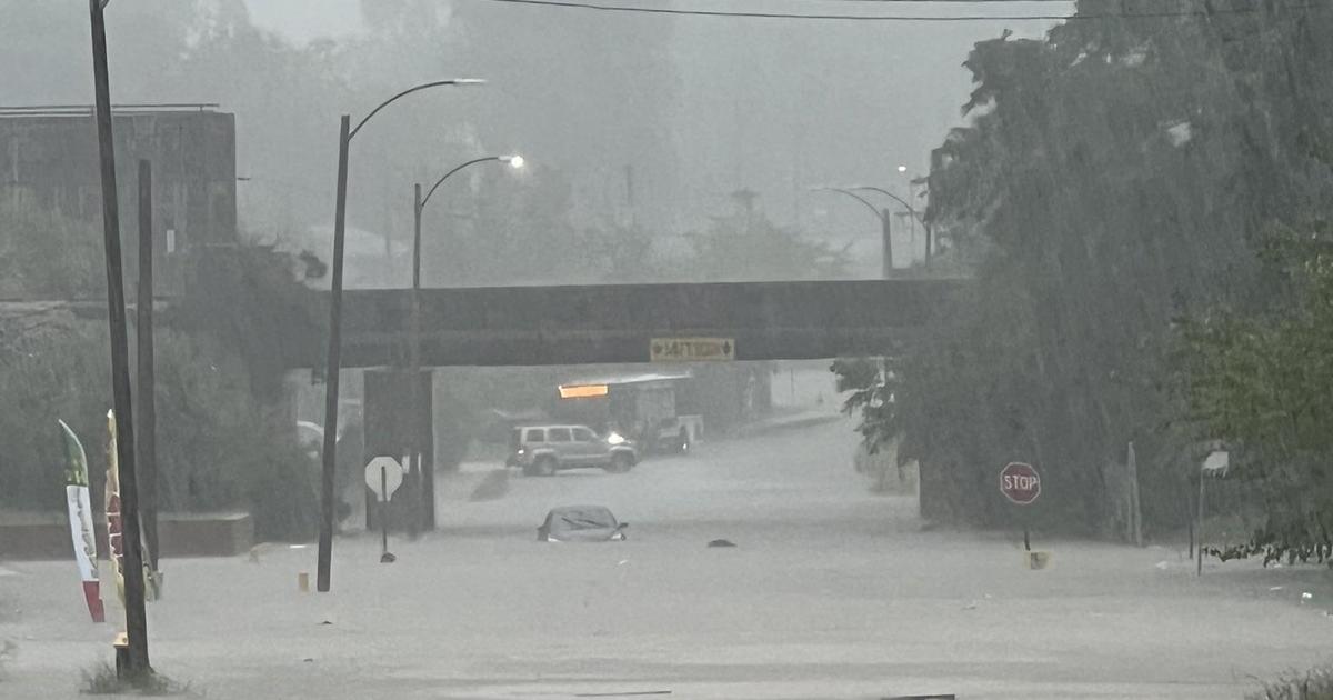 Heavy rain causes more flash flooding in St. Louis - CBS News