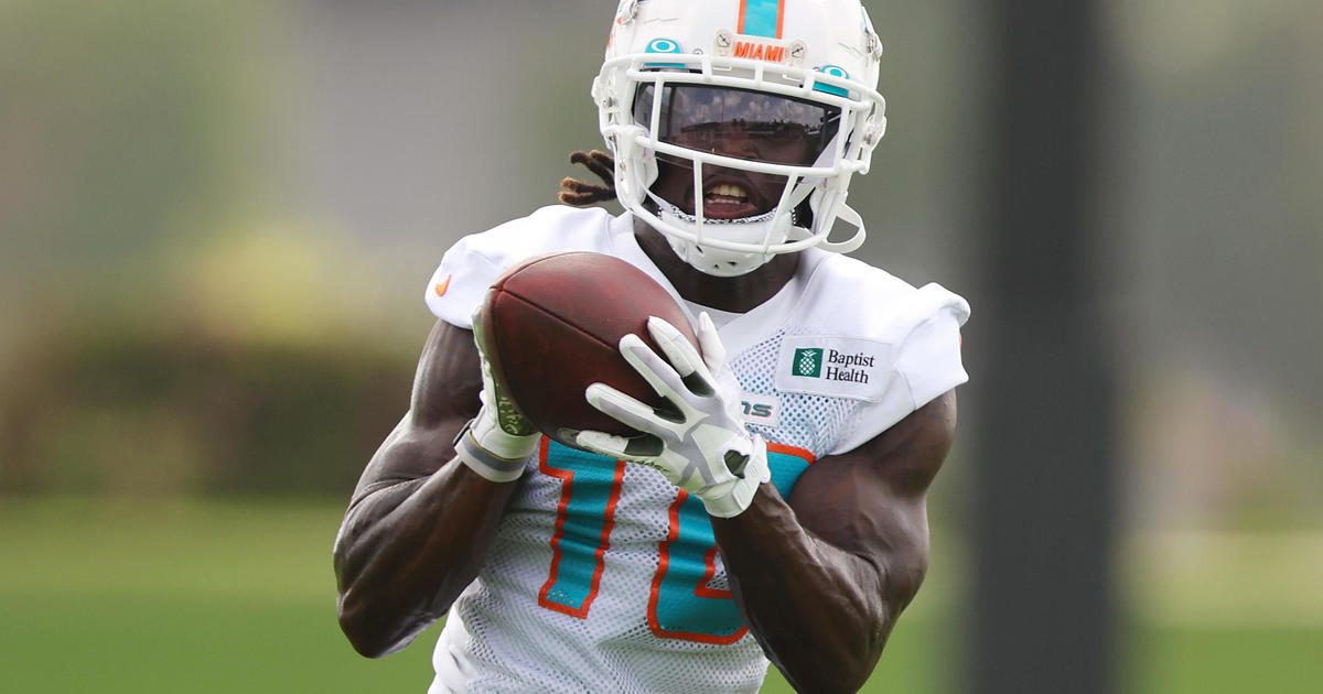 All about speed: Dolphins' Tyreek Hill makes fast impression - CBS Miami