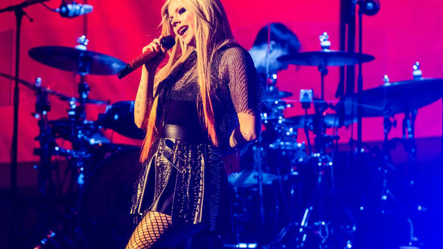 Avril Lavigne performs at Oakland Arena 