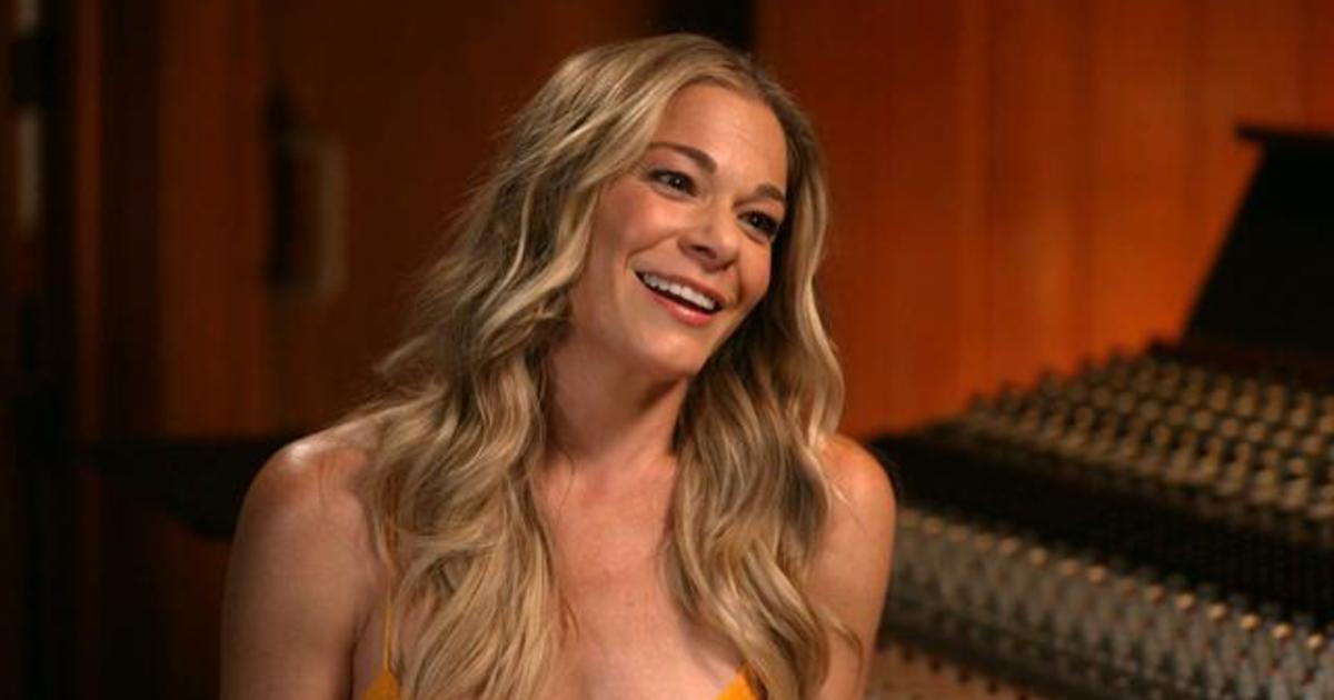 Grammy-winner LeAnn Rimes celebrates “Blue” 25th anniversary with new tour and new album