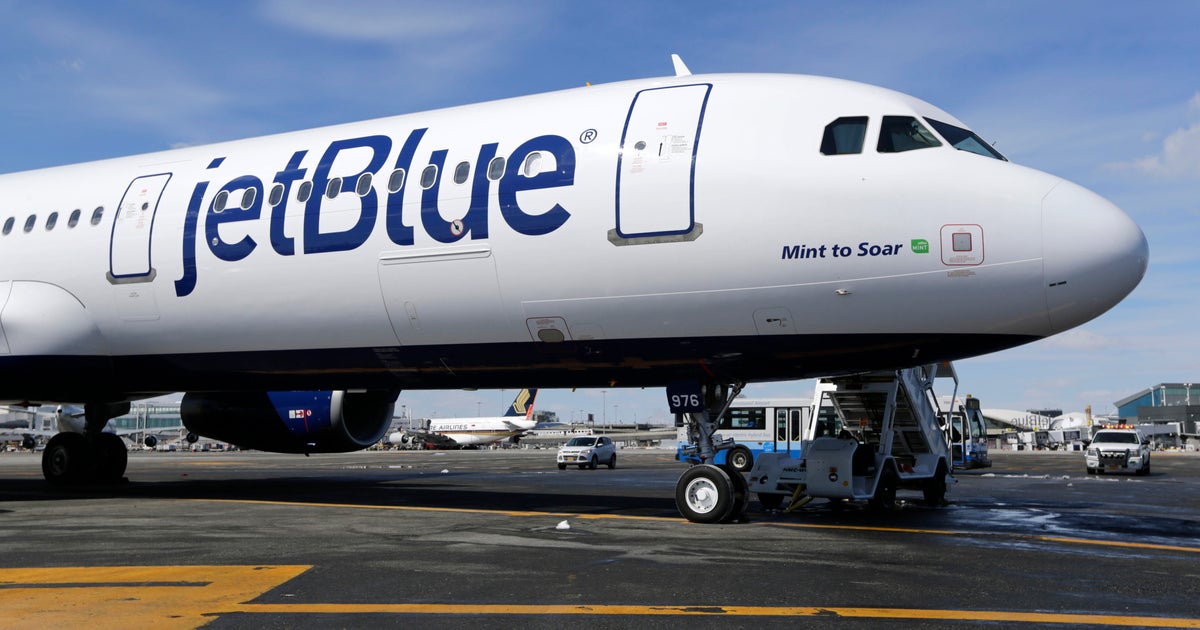 #Man accused of holding razor blade to a woman’s neck on a JetBlue flight, officials say