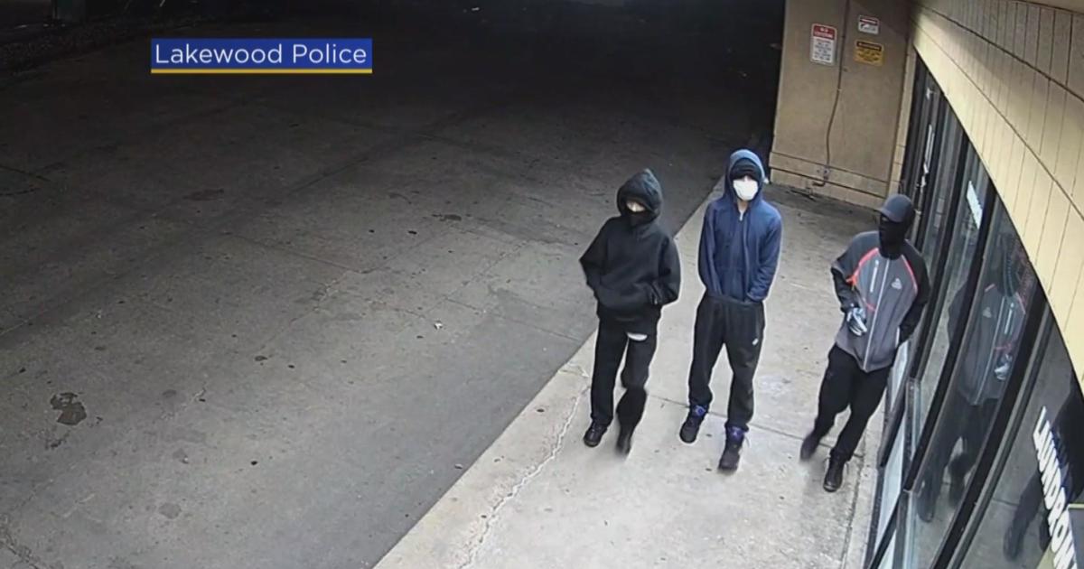 Lakewood Police Search For 3 Murder Suspects Who Wore Masks Cbs Colorado 6838