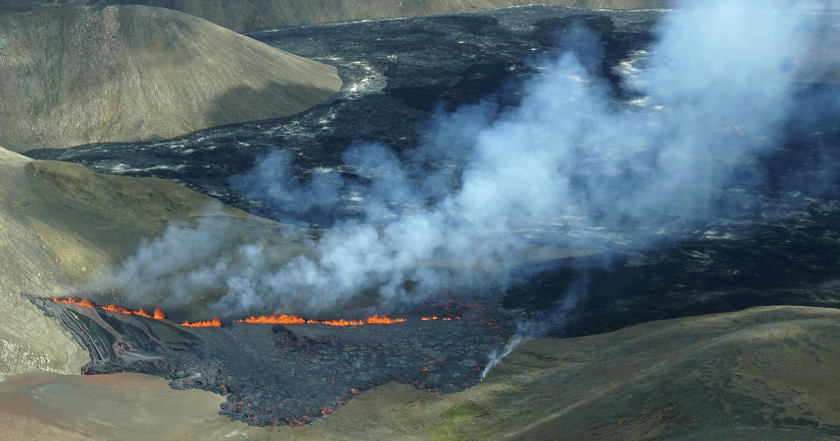 Volcano near Iceland’s main airport erupts again after series of earthquakes – CBS News