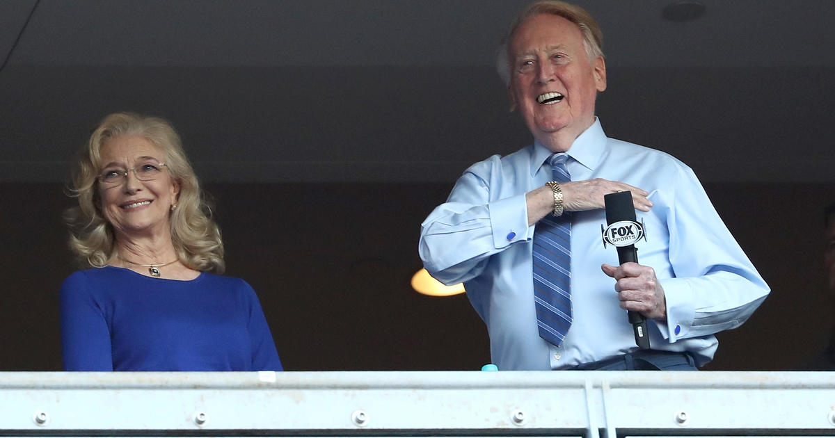 Vin Scully has microphone retired at Dodger Stadium ceremony - Los Angeles  Times