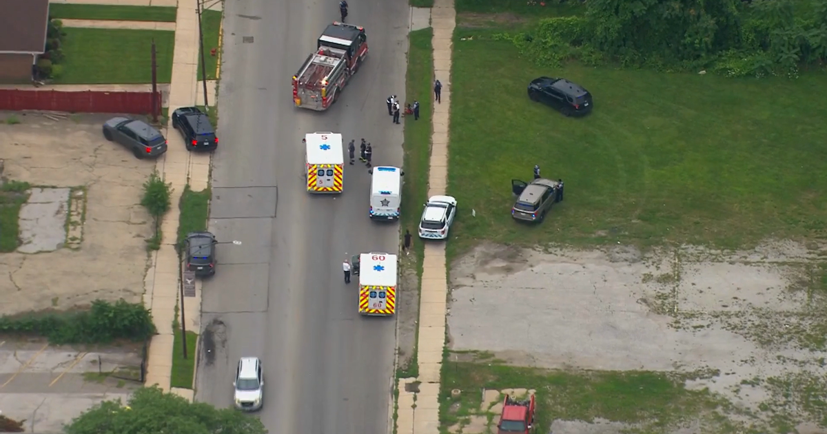 2 men shot in West Pullman neighborhood - CBS Chicago
