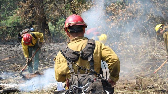 usfs-firefighters-mckinney-fire.jpg 