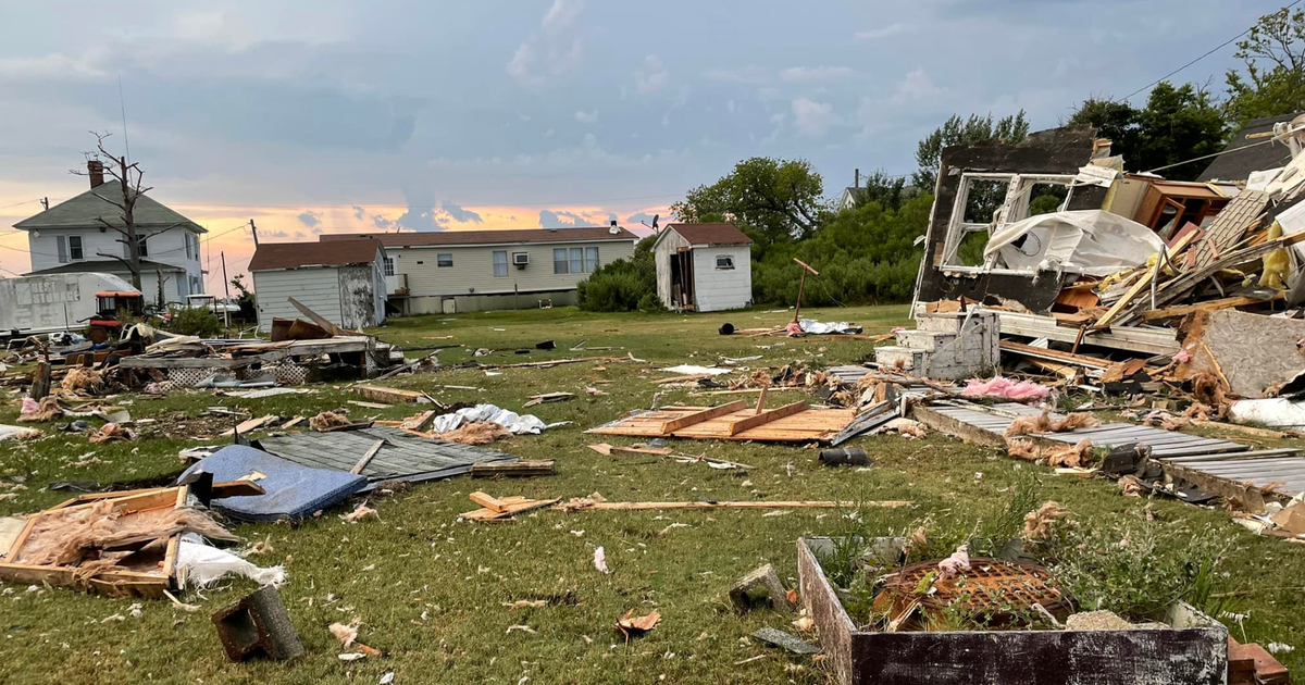 Terrifying moments as waterspout touches down on Smith Island; massive