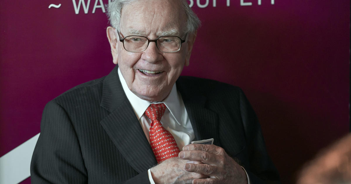 Berkshire Hathaway slashes Apple stake by almost 50%