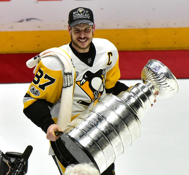 Sidney Crosby rocking a few grey hairs 👀 #hockey #nhl