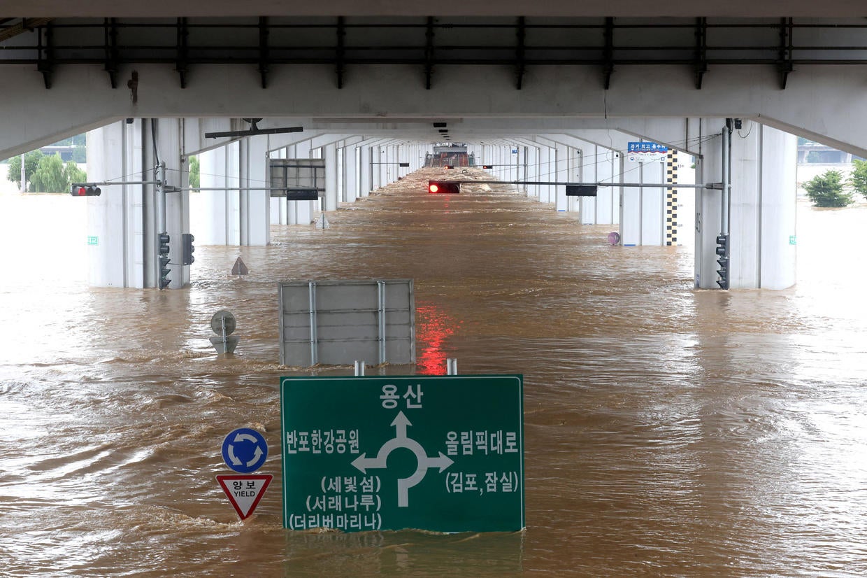 South Koreas Heaviest Rainfall In 80 Years Leaves At Least 9 Dead In