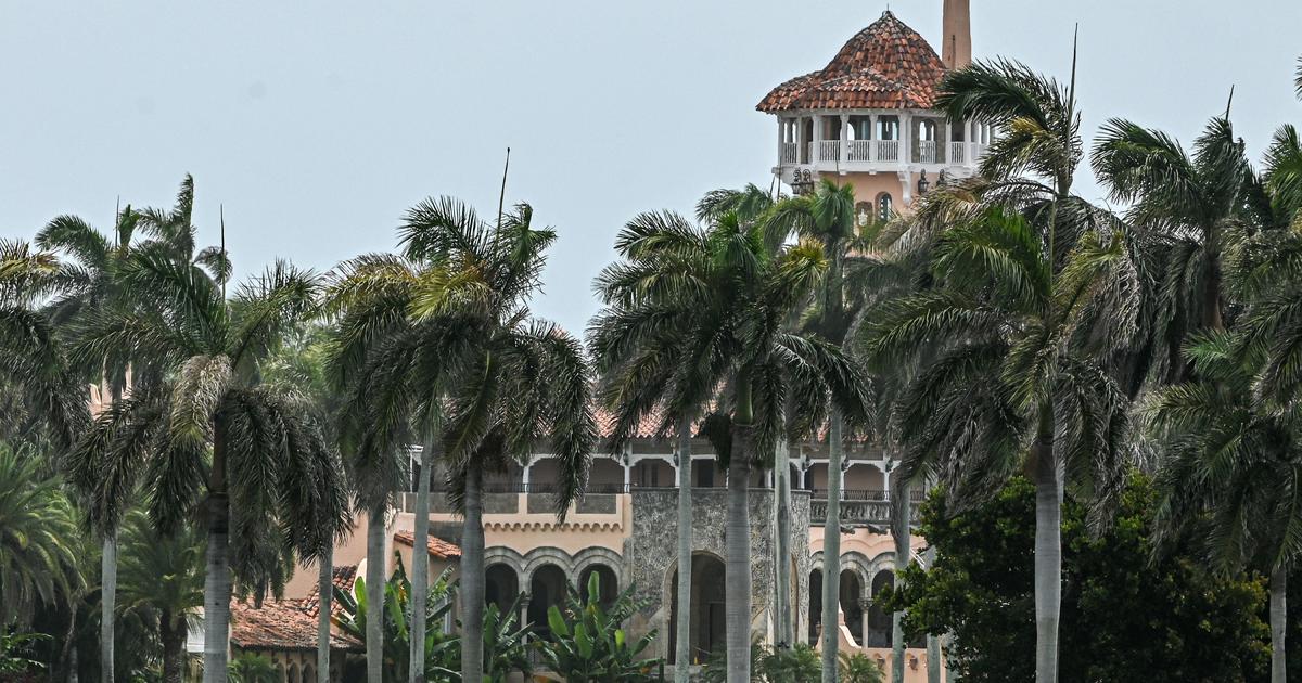 Trump lawyer who was at Mar-a-Lago for FBI search describes the scene - CBS News