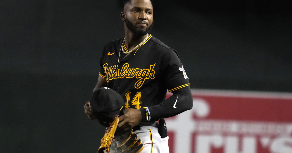 MLB suspends Pittsburgh Pirates' Rololfo Castro for viral cellphone moment