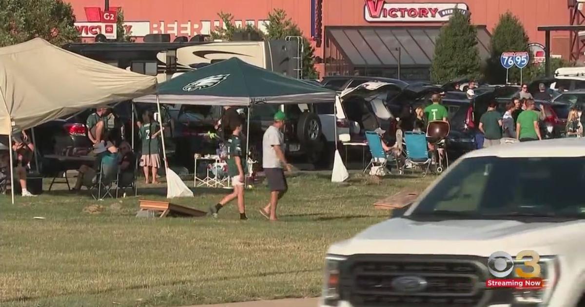 What an amazing fan base! Sold out open practice and great time watching  the team fire on all cylinders… Go Birds! : r/eagles