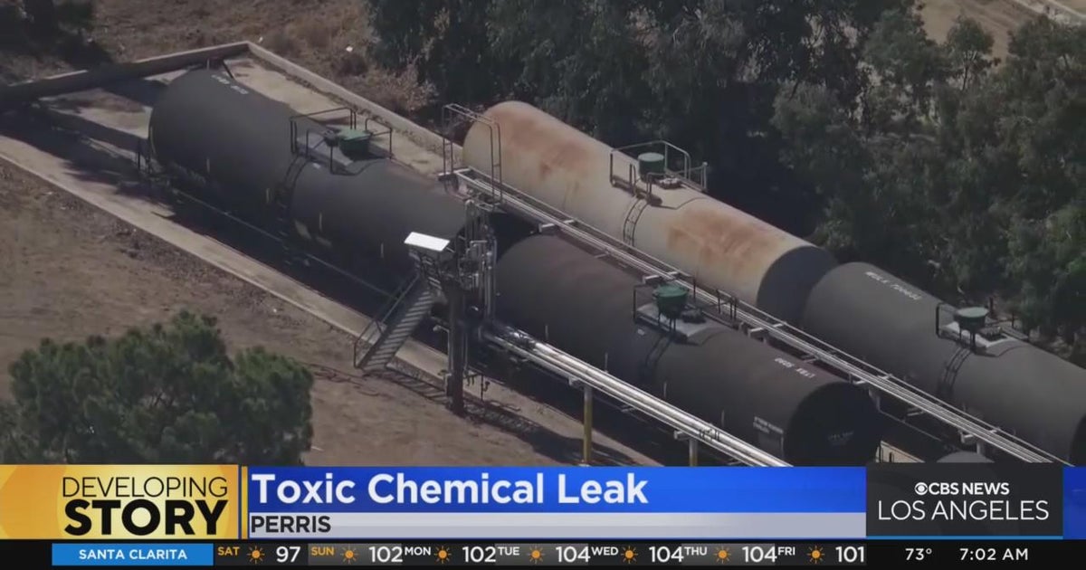 Chemical leak from rail car in Perris closes 215 Freeway, forces