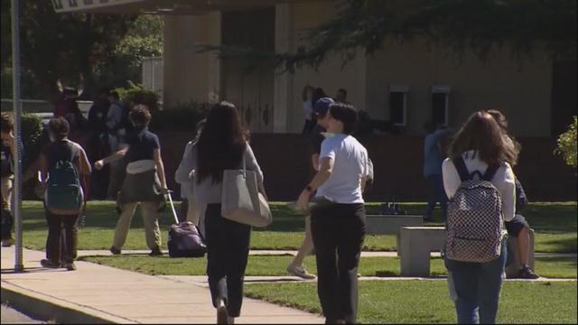 lausd-back-to-school-students-walking.jpg 