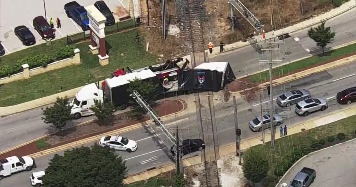 Train strikes tractor-trailer in Southeast Baltimore - CBS Baltimore